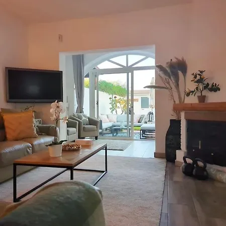 The Lemon Tree By The Sea Holiday home